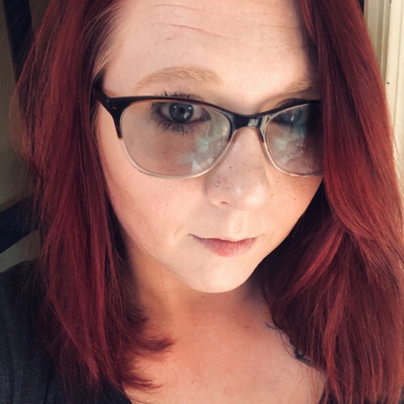 Meet your Posher, Elizabeth - Picture 3 of 3